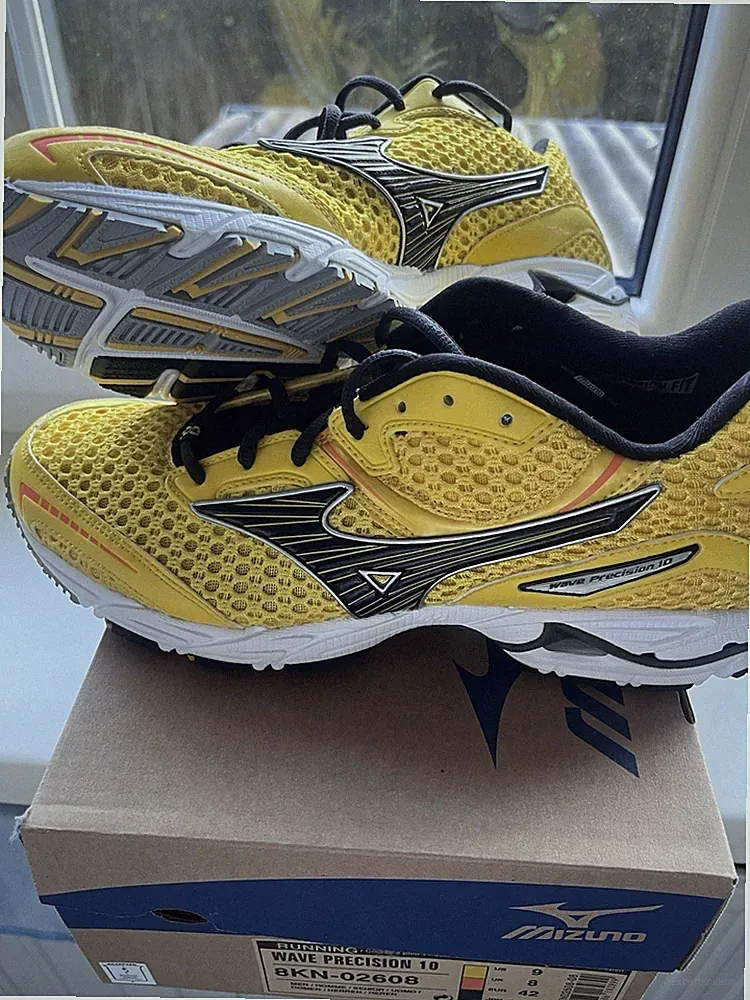 Laufschuhe Herren Neu mit Karton Größe 42 von Mizuno Wave Precision