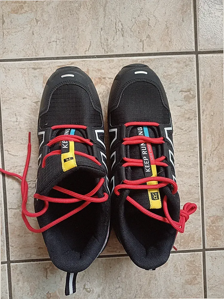Laufschuhe Keep Running Schwarz
