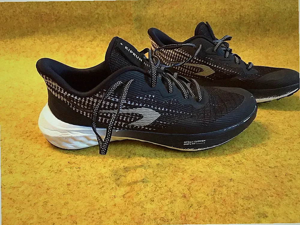 Laufschuhe KIPRUN 500 leicht, atmungsaktiv, auch für Halle geeignet Gr. 40