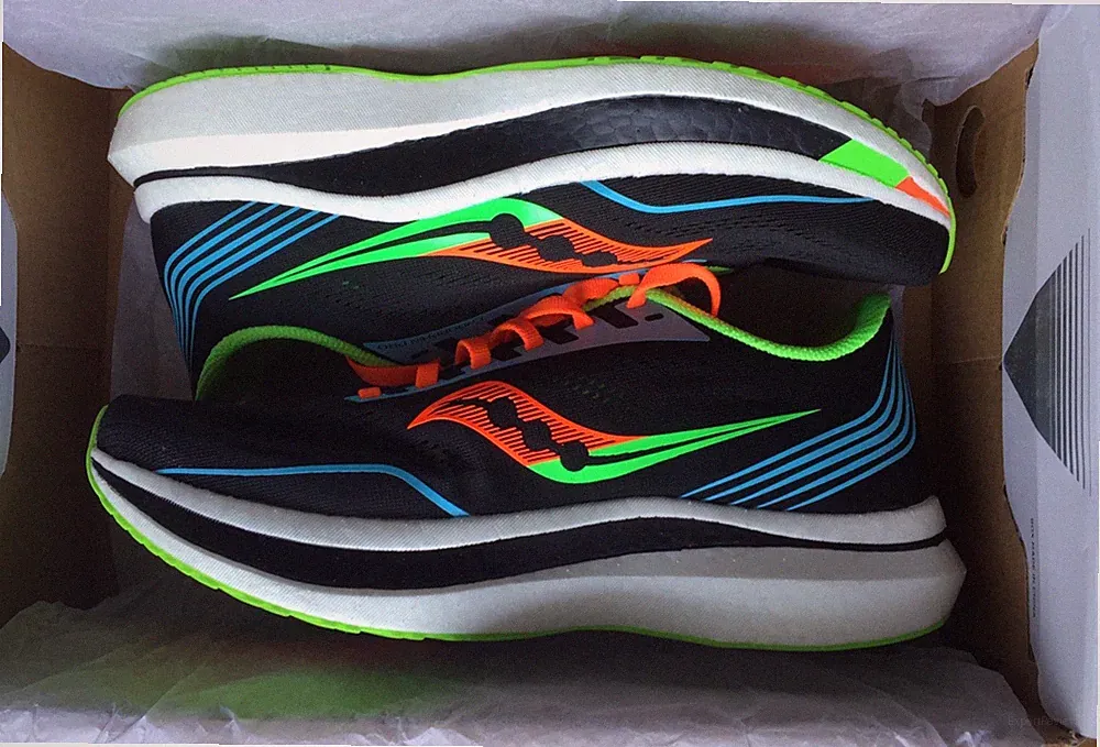 Laufschuhe Mens Running Shoes Saucony Endorphin Pro Carbon 20598-25 S.41 NP 220€