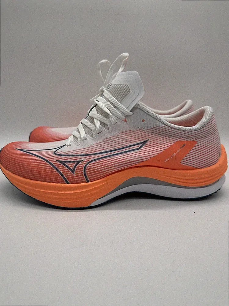 Laufschuhe / Mizuno Wave Rebellion Flash / Gr. 40.5 (US 8) / Neu