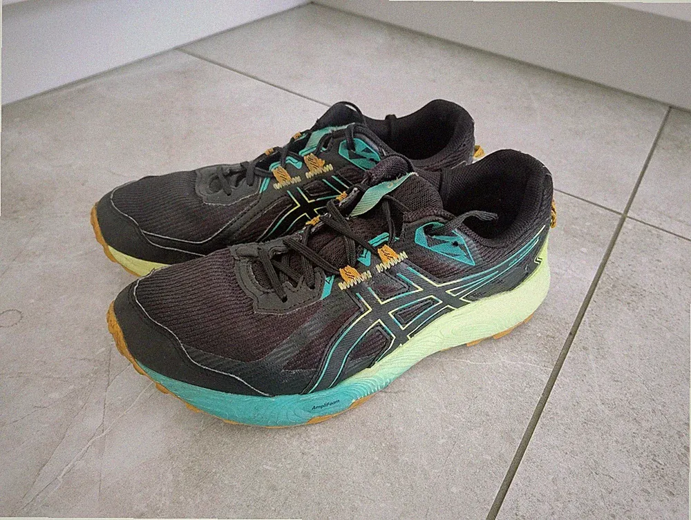Laufschuhe Turnschuhe Asics schwarz Gr. 41,5