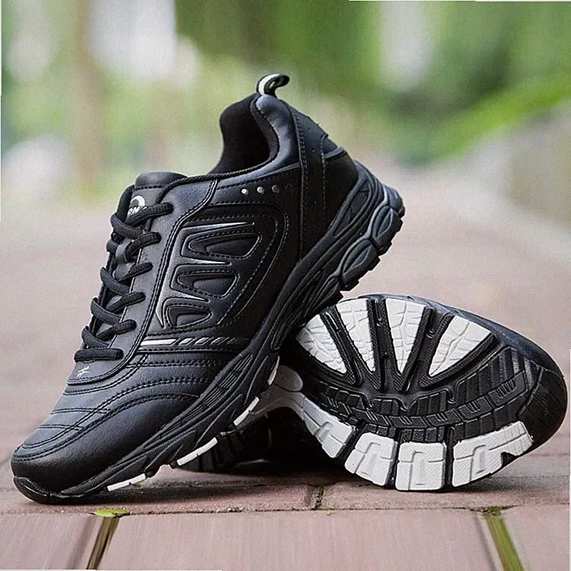 Leichte Herren-Laufschuhe, bequeme Leichtathletik-Sneaker.