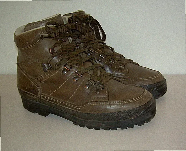 LOWA Wanderschuhe Leder Gr. 6,5 (40) graugrün VIBRAM Laufsohle