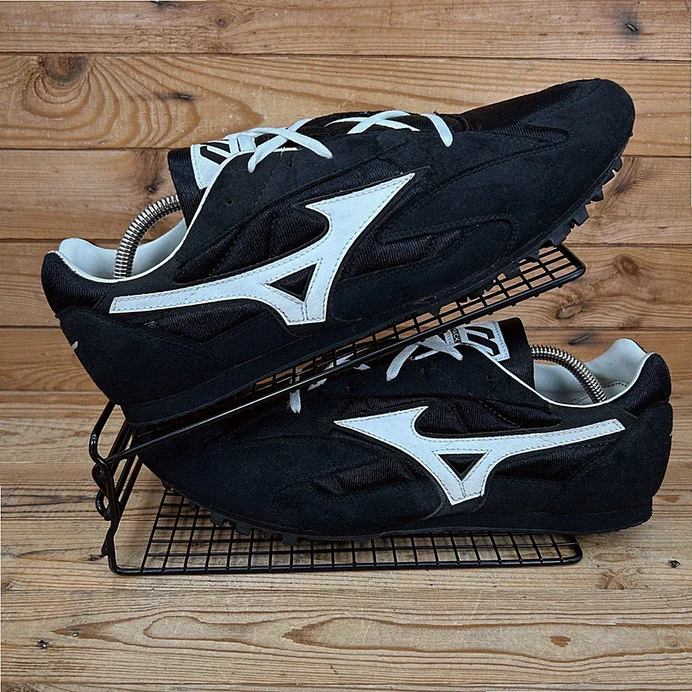 Mizuno Turnschuhe Herren Größe UK 12 schwarz weiß Spikes Laufen Rennschuhe