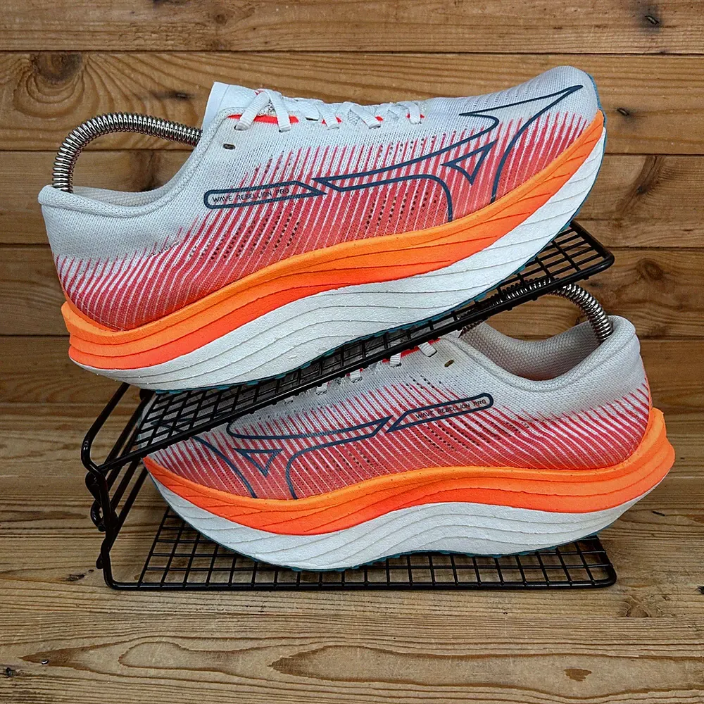 Mizuno Turnschuhe Herren Größe UK 8 Wave Rebellion Pro weiß orange Straßenlaufschuhe
