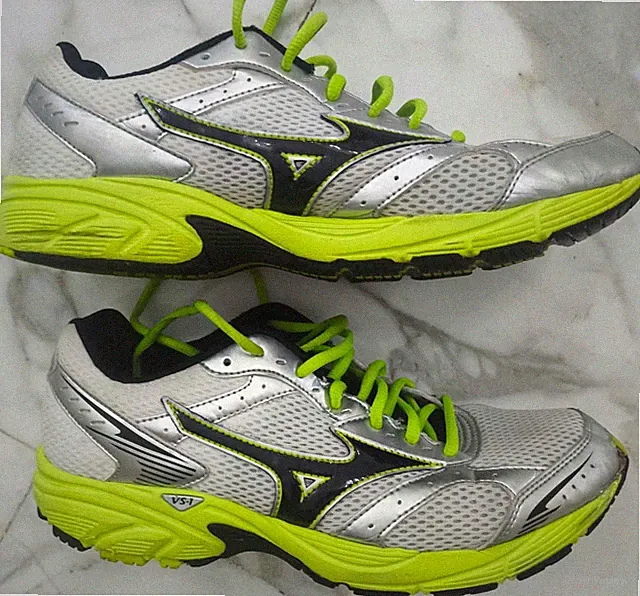 MIZUNO VS1 GEBRAUCHT GUTER ZUSTAND Gr. EU 41 US8 ikonische Schuhe Sneaker