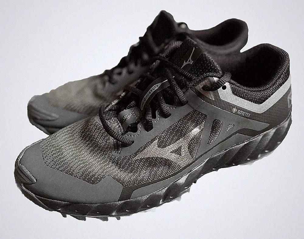 Mizuno Wave Ibuki 3 GTX Trail Laufschuhe UK 7,5 Herren Goretex Sneaker schwarz