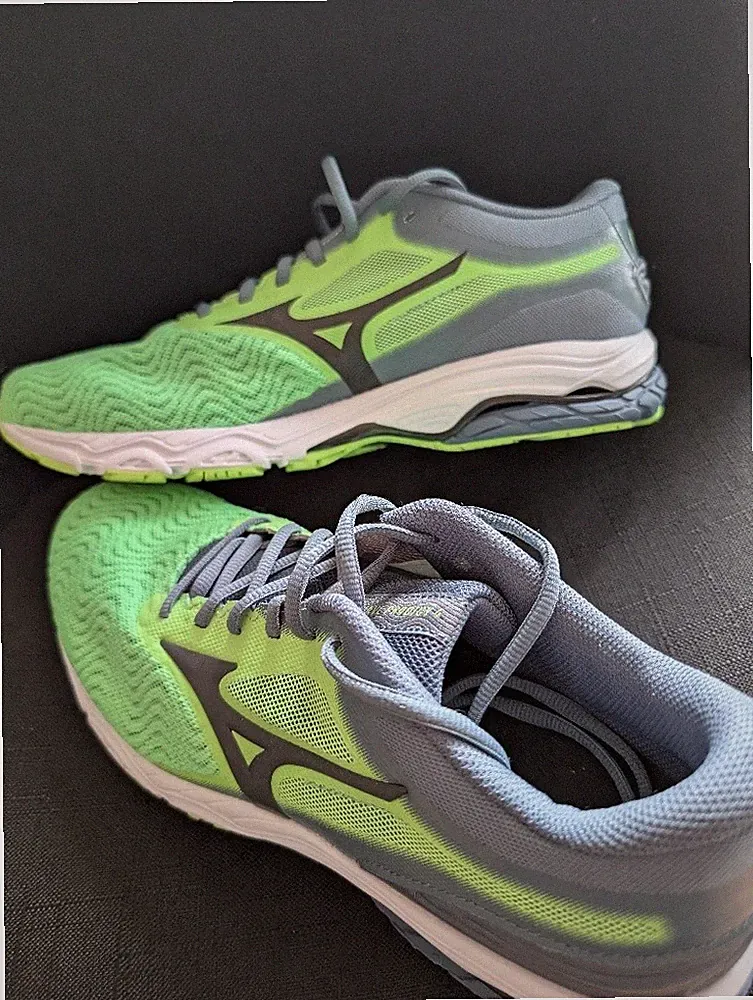 Mizuno Wave Prodigy 4 Herren Laufschuh Gr. 44.5 1x getragen