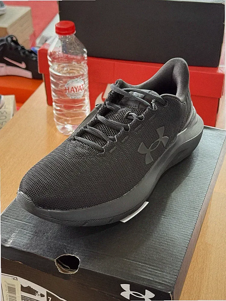 Neu Original Sneaker Herren Laufschuhe Under Armour Rhade RN 3028252 Gr. 49,5