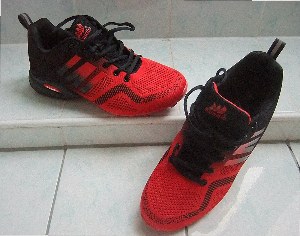 NEU Sportschuhe Sneaker Turnschuhe Laufschuhe Gr. 42 Schuhe Herren Damen