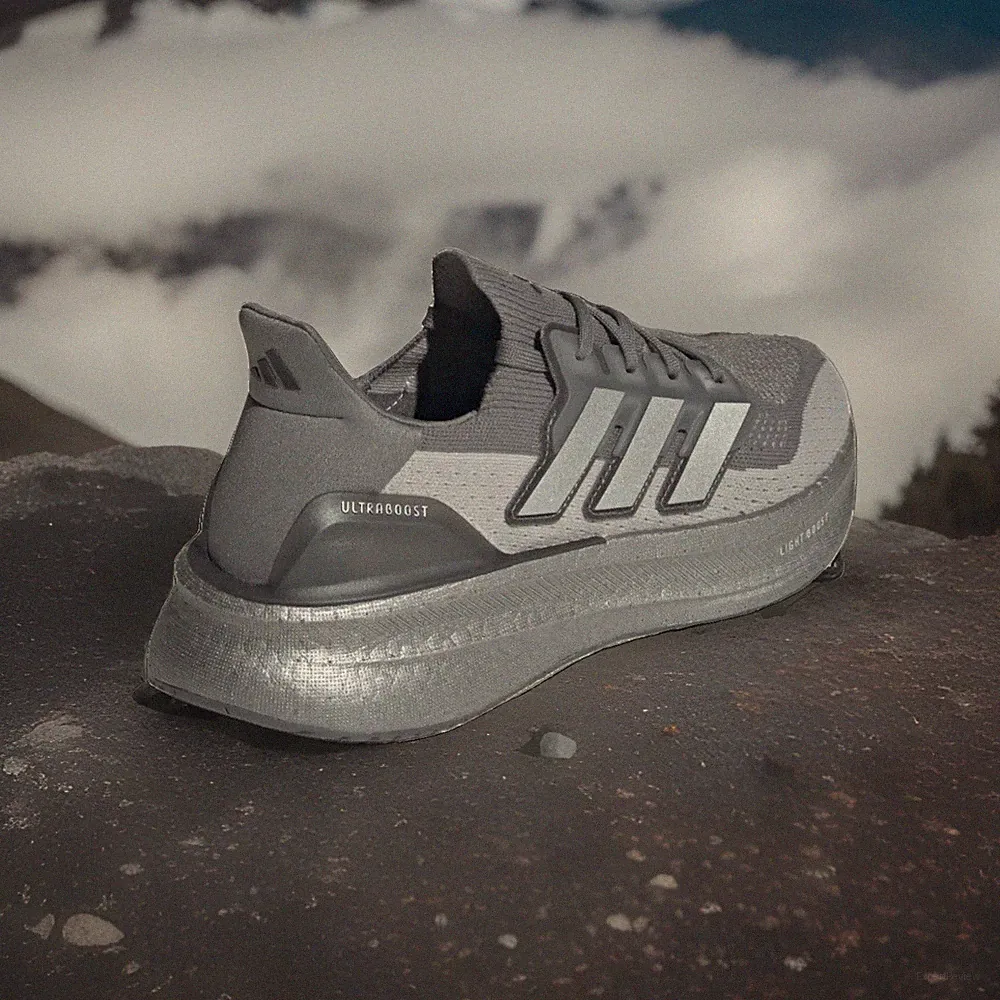 NEUE ADIDAS ULTRA BOOST 5 GRAU/SILVER/LIGHT BOOST US9.0 UK8.5 EU 42 2/3 (27.0cm)