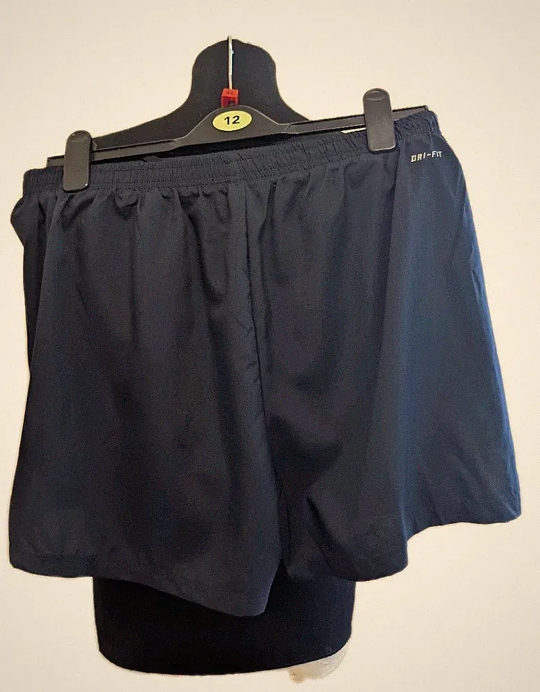 Neue Nike Dri-Fit Stay Cool gefütterte Navy Shorts, Größe UK XL/36, EU 52, US 36.