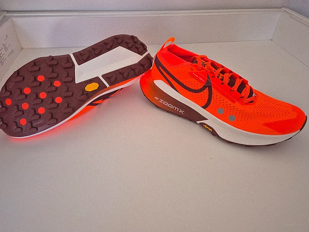 Neue Nike ZoomX Zegama Trail 2 Laufschuhe - Größe 41 - Artikelnummer FD5190 800
