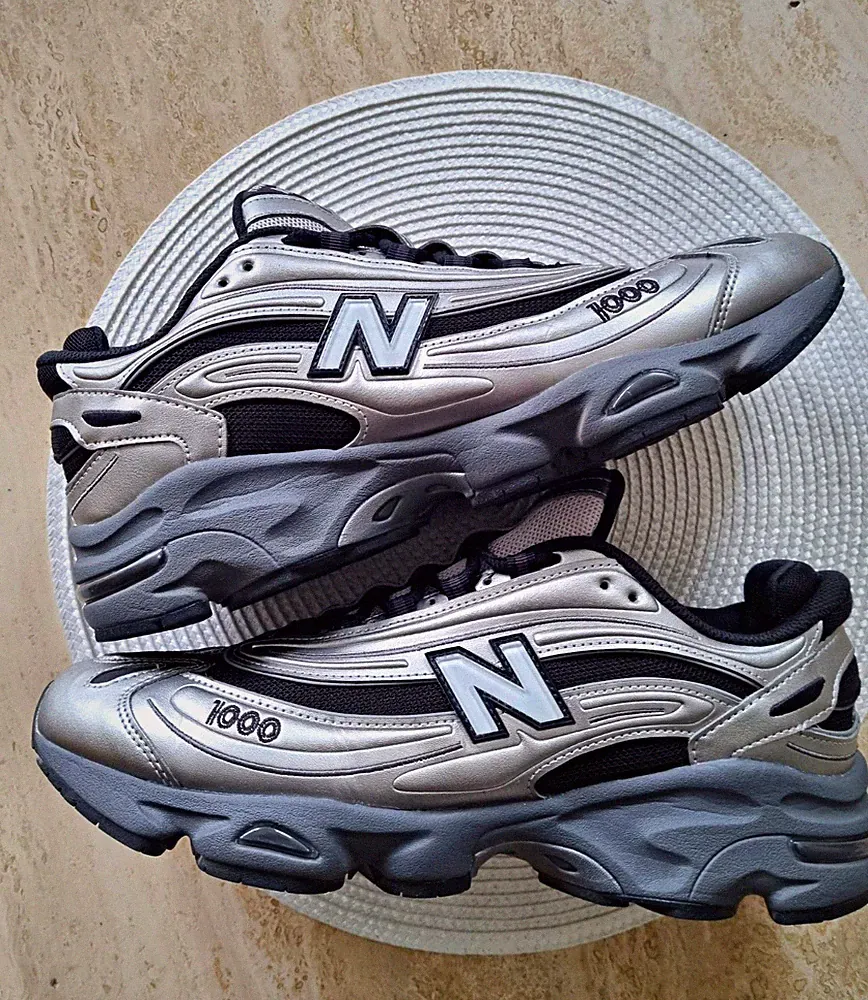 New Balance 1000 Herren Sneaker Laufschuh EU 44,5 Silber/Schwarz/Grau M1000EGR