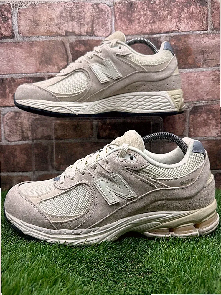 New Balance 2002R M2002RCC Turnschuhe Herren UK 7 Off White Wildleder Lifestyle Schuhe