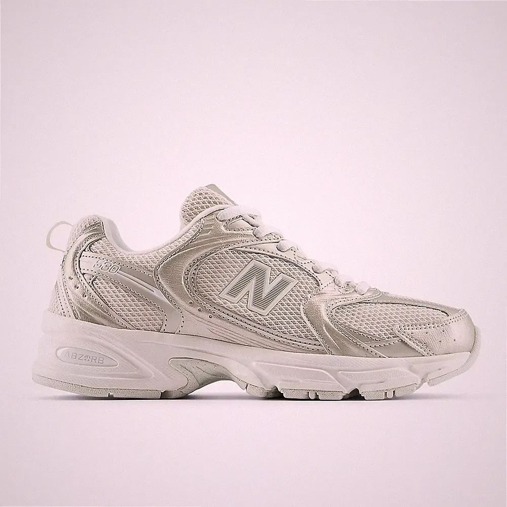 New Balance 530 Unisex Sneaker in GOLD METALLIC Schuhe