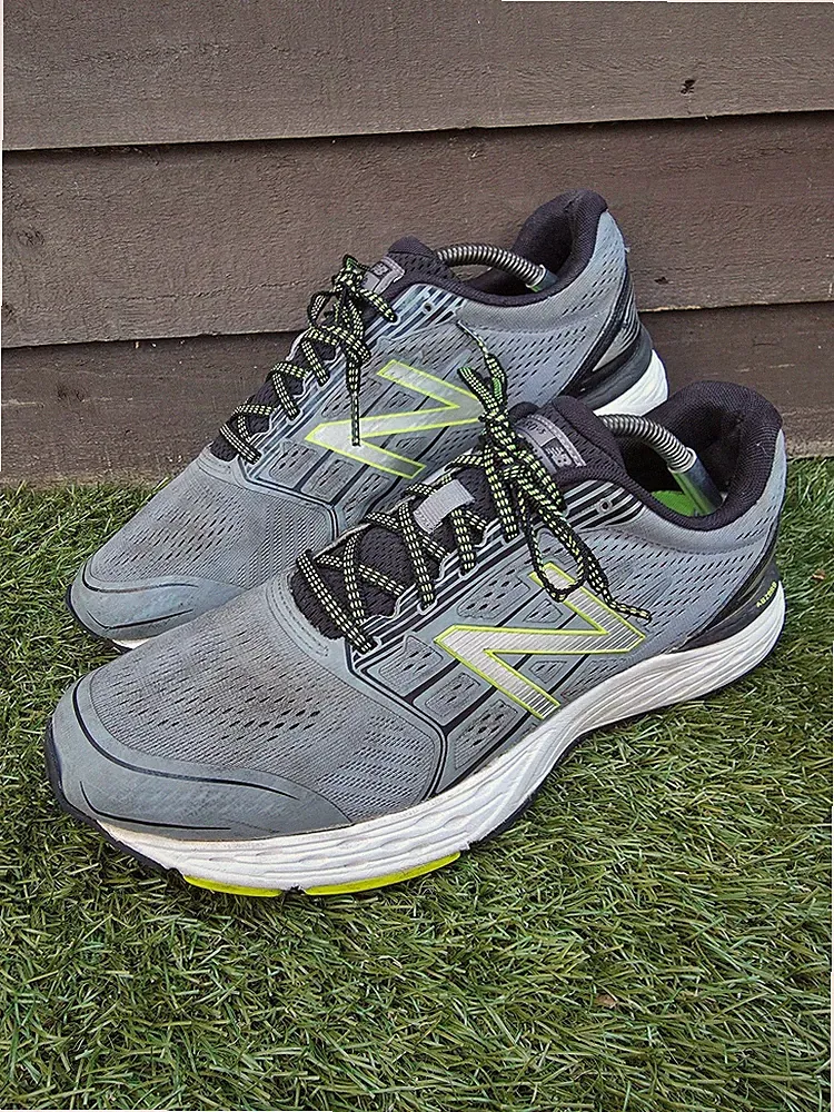 New Balance 680-V5 TechRide Sneaker Herren UK 11 EU 45,5 Grau Mesh Laufschuhe
