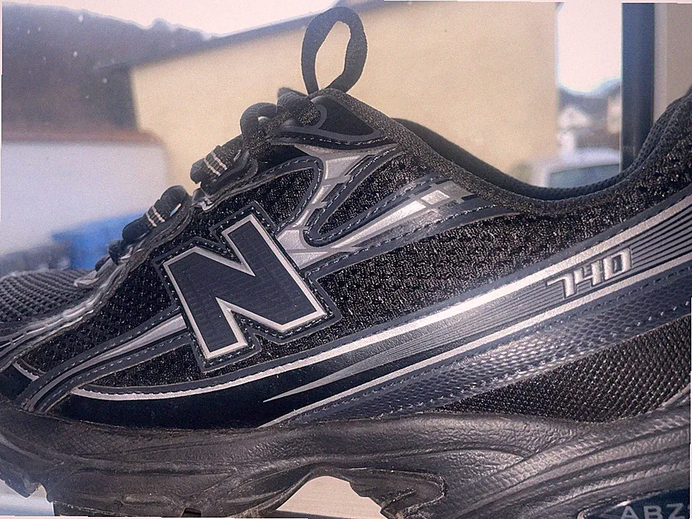 New Balance 740-Schwarze Laufschuhe-Große 43