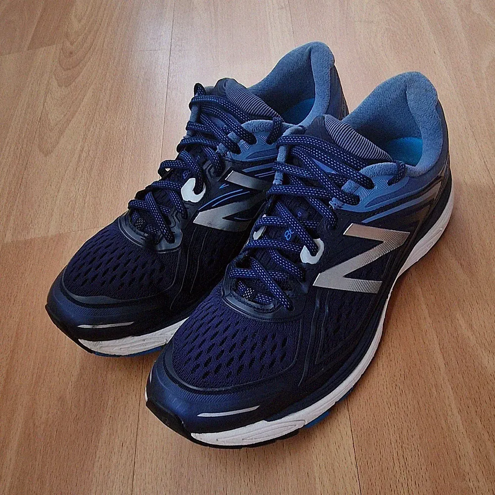 New Balance 860v8 Herren Laufschuhe Sneaker blau/weiß/schwarz EU 45 Weite D