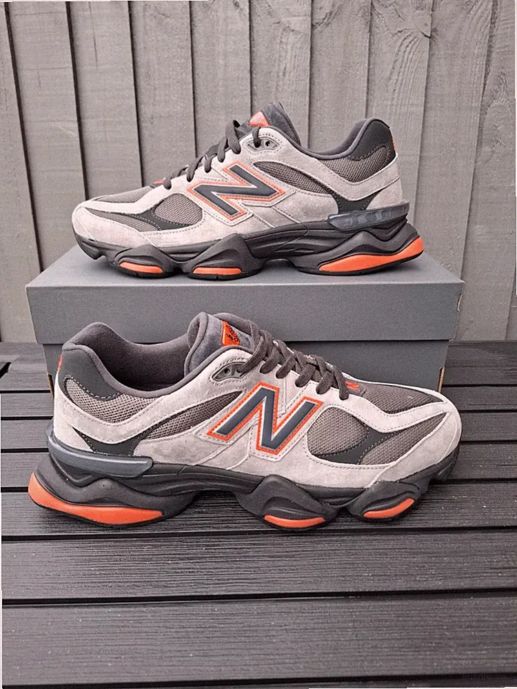 New Balance 9060 grau rot schwarz Turnschuhe Schuhe Herren Gr. 11,5 (UK) UVP 160£