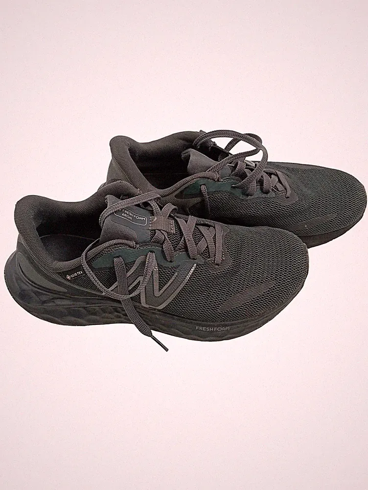 New Balance Fresh Foam Arishi GTX Laufschuhe Herren Gr. 41,5 Grau
