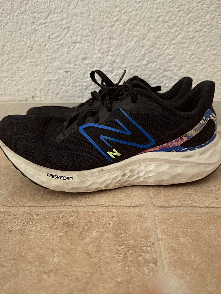 New Balance Fresh Foam Herren Laufschuhe – Größe 43 – Schwa