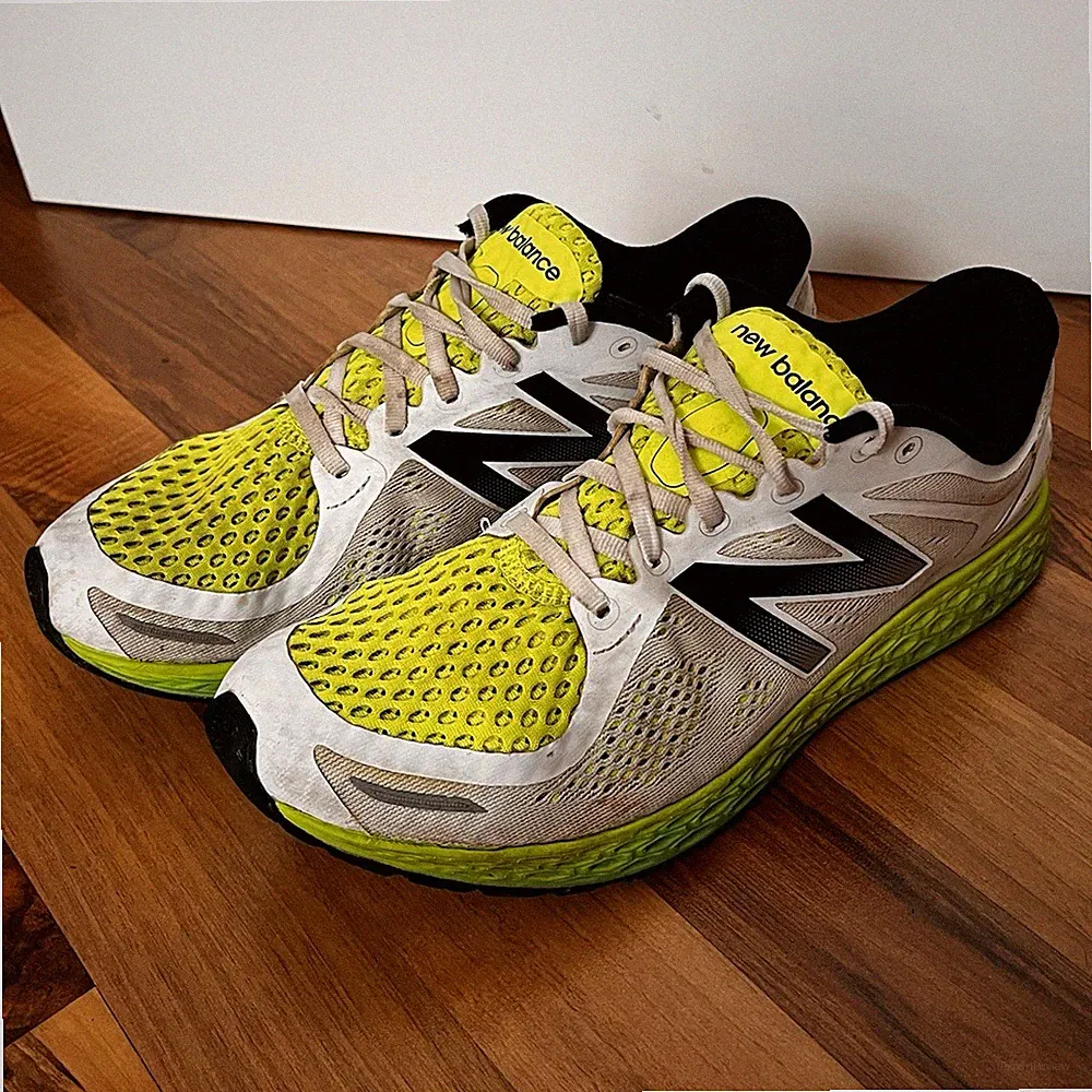 New Balance Fresh Foam Zante Herren Laufschuhe EU 44 Grün/Weiß/Schwarz