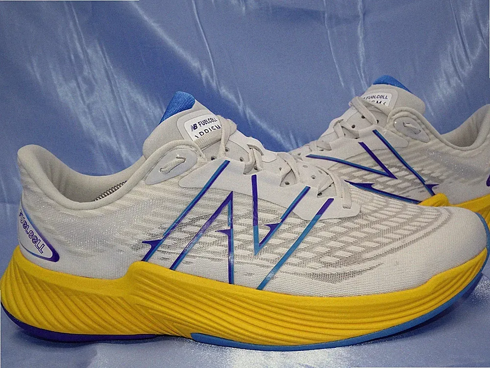 NEW BALANCE FUELCELL PRISM V2 LAUFSCHUHE GR 44 45 HERREN SPORTSCHUHE WEISS A2