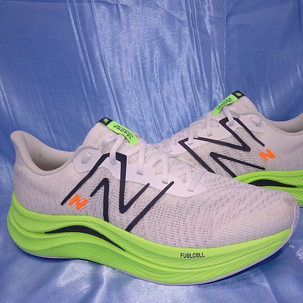 NEW BALANCE FUELCELL PROPEL V4 LAUFSCHUHE GR 45 HERREN SCHUHE RUNNING SPORT A11