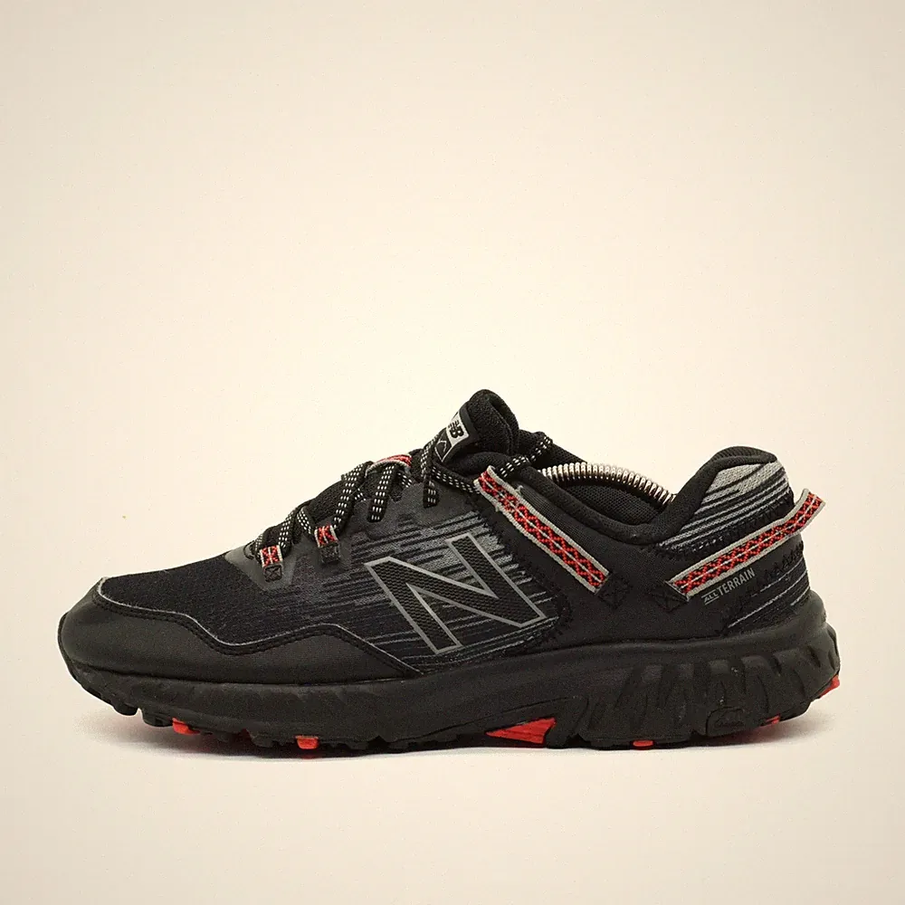 New Balance Herren 410v6 Laufschuhe Schwarz/Rot Terrain Trail-Laufschuhe EU 44