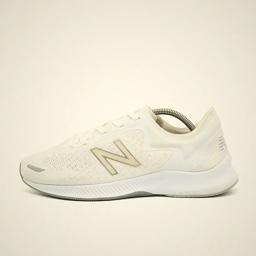New Balance Herren MPESUCW Laufschuhe EU 45 weiß Performance Running