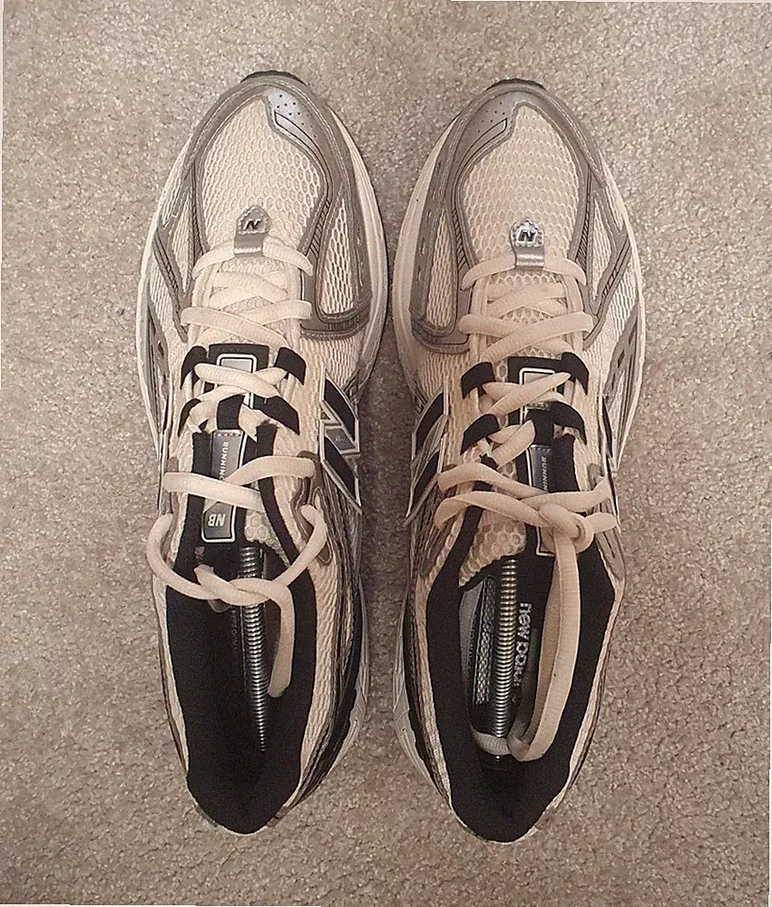 New Balance Herren Sneaker Laufschuhe Mesh Low Top Schnürung Weiß/Silber/Schwarz