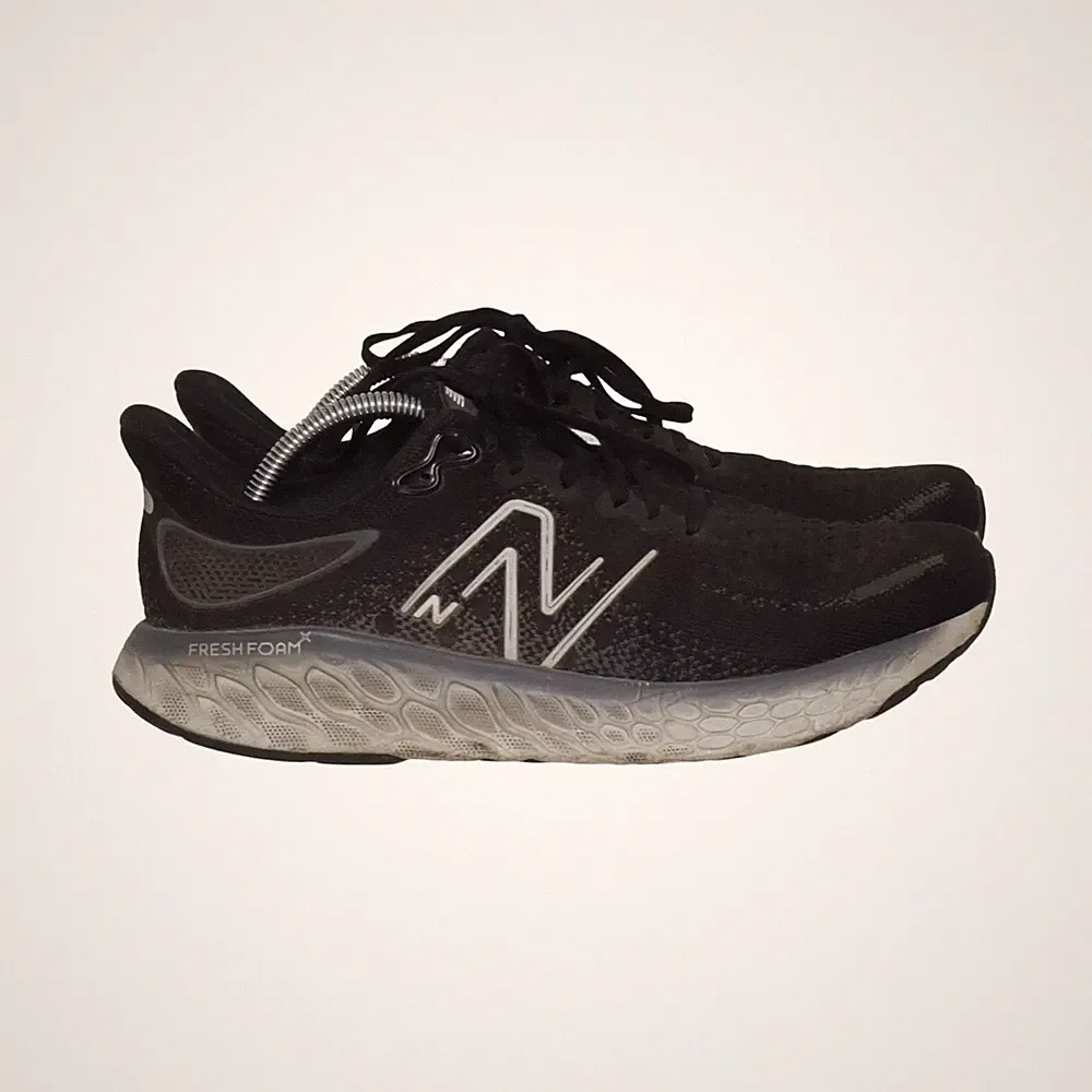 New Balance, Laufschuhe, Größe: 43, model: fresh foam x, Schwarz/Weiß #m8S