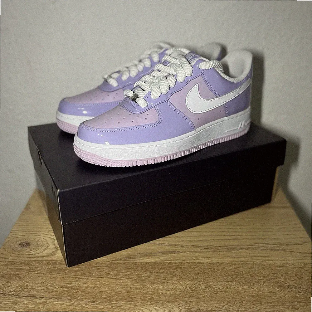 Nike Air Force 1 Low Sneaker Unisex Kinder Leder lila/weiß EU 40