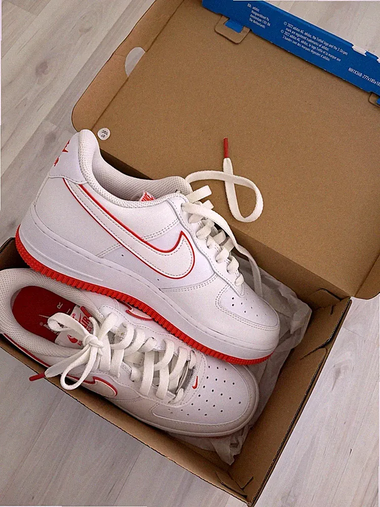 Nike Air Force 1 Low Sneaker Weiß/Rot Low Top Schnürung EU 38,5 neu