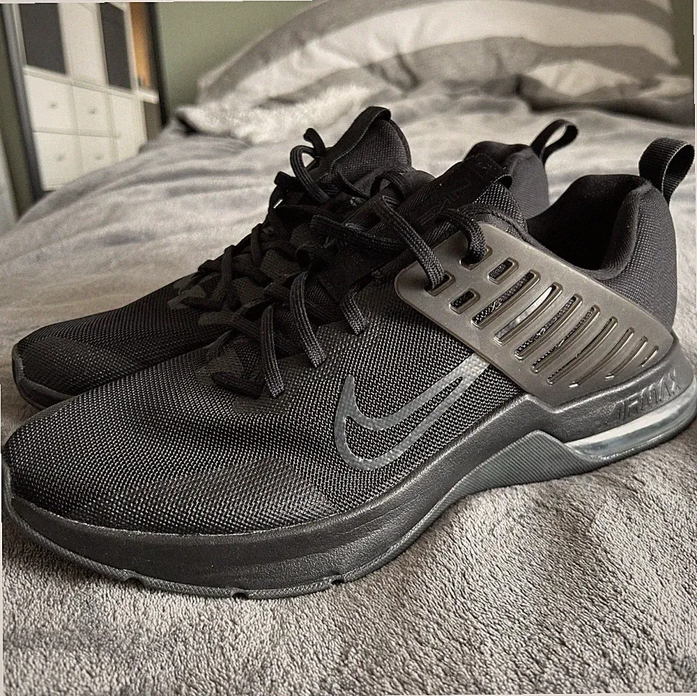Nike Air Max Alpha Trainer 3 Herren Gr. 44/10 Fitness Laufschuhe schwarz Mesh