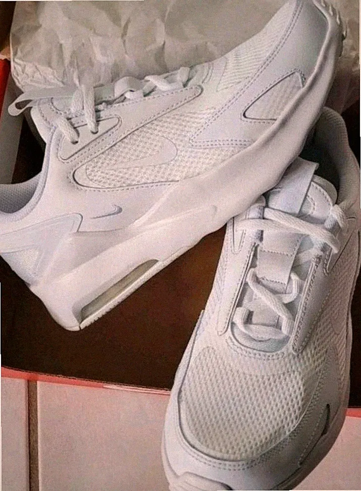 Nike Air Max Bolt Triple White Größe 36 5*Neu mit Karton*Laufschuh*Sport*Style*
