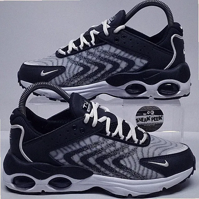 Nike Air Max TW - UK Größe 4 - Turnschuhe Schwarz Weiß Turnschuhe Schuhe