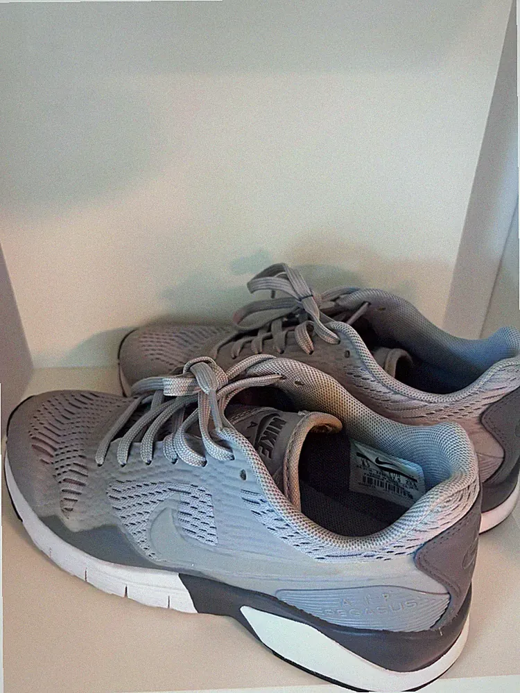 Nike Air Pegasus Damen Laufschuhe Sneaker Mesh atmungsaktiv Grau/Weiß Low
