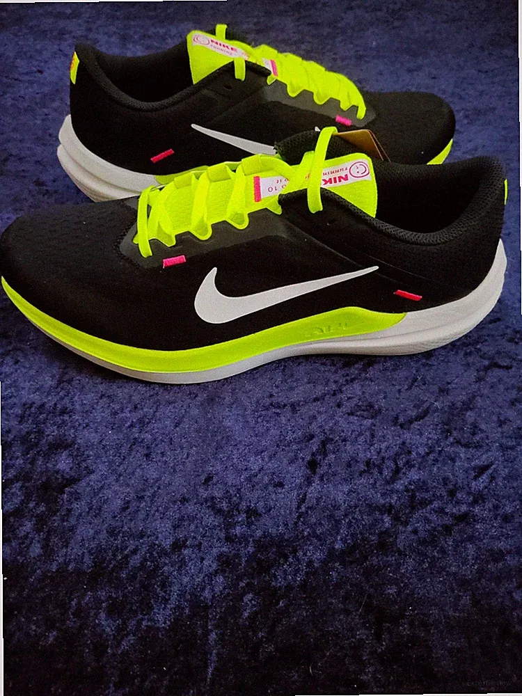 Nike Air Winflo 10 XCC Laufschuhe Schwarz Volt Pink Gr. 45.5 / US 11.5 NEU