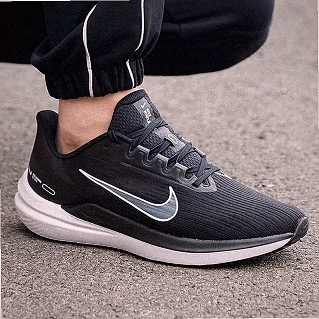 Nike Air Winflo 9 Schwarz Grau Herren Sneaker Schuhe Größe UK 10