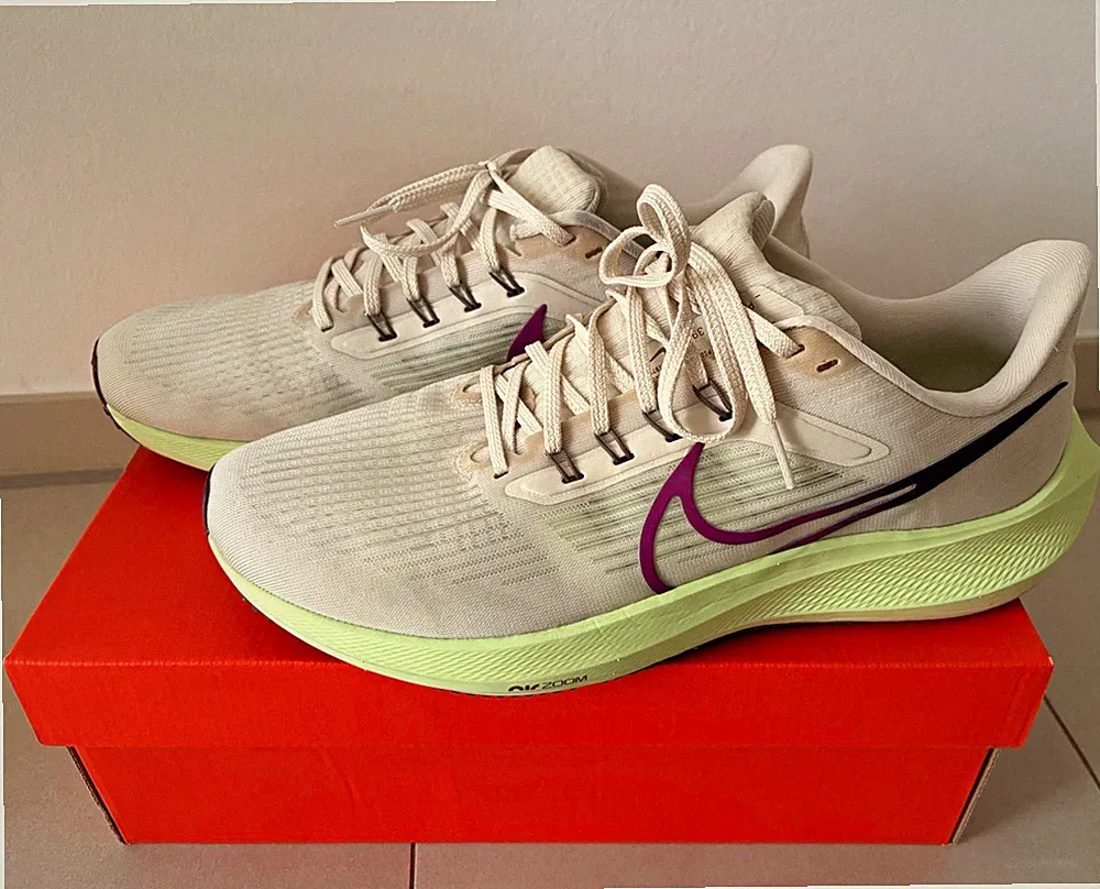 Nike Air Zoom Pegasus 39 Herren Laufschuhe EU 44 Beige/Grün/Lila DH4071-101