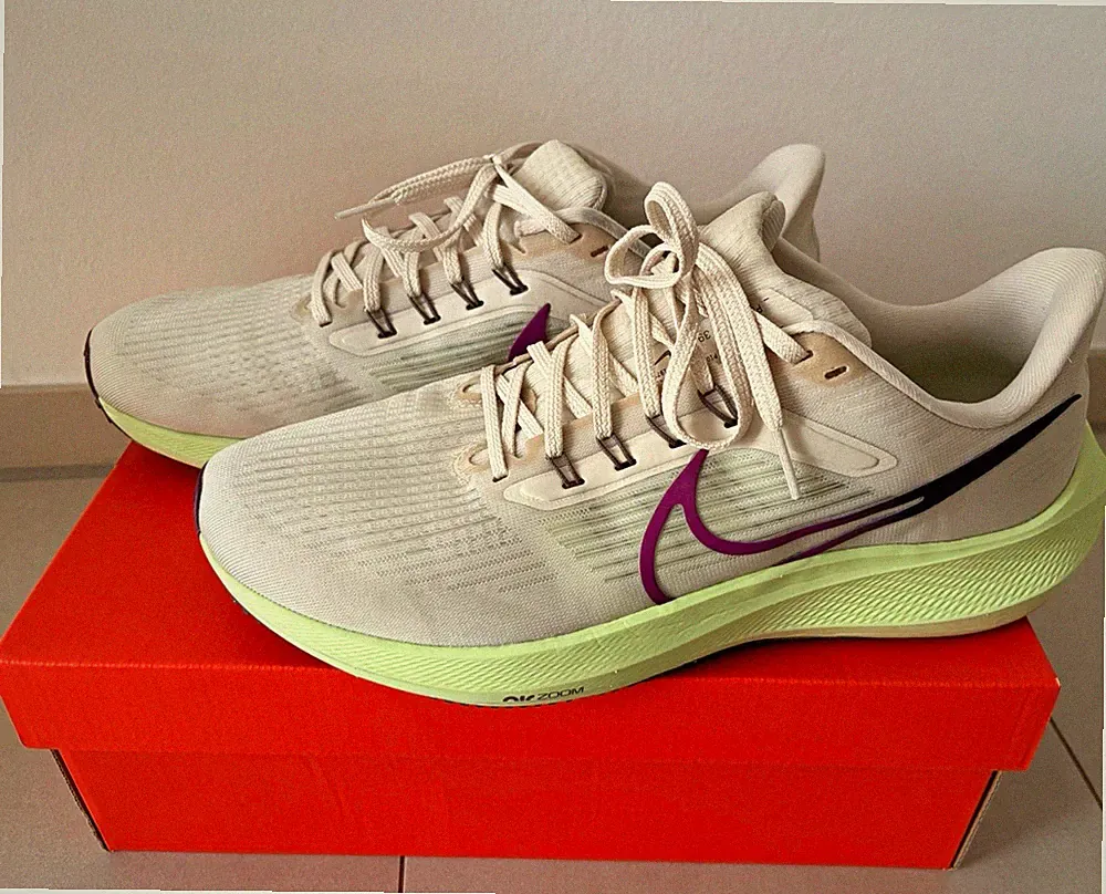 Nike Air Zoom Pegasus 39 Herren Laufschuhe EU 44 Weiß/Grün/Lila DH4071-101