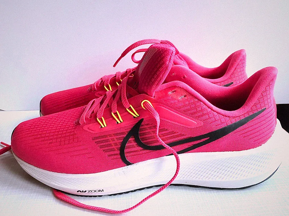 Nike Air Zoom Pegasus, Rot, Laufschuhe, Größe EU 40,5 / 6,5 -wenig gelaufen