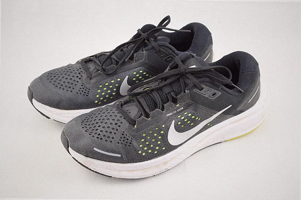 Nike Air Zoom Structure 23 Black Metallic Silver Volt EU 45 US 11 Laufschuh