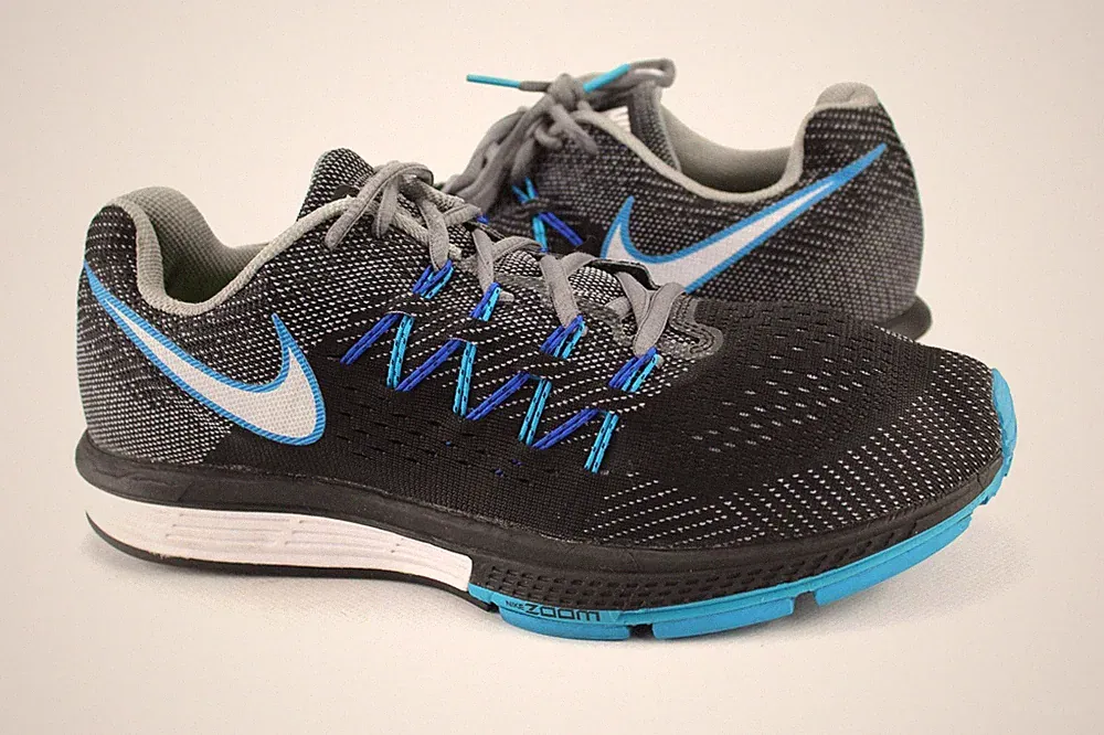 Nike Air Zoom Vomero 10 Gr.44 Herren Training-Laufschuhe Sneaker TOP P 545