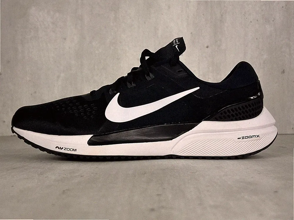 Nike Air ZOOM VOMERO 15 Gr 40,5 Sneaker Schuhe Laufschuhe Herren Damen CU1855