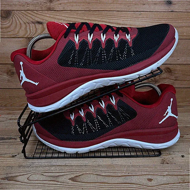 Nike Basketballschuhe Herren Größe UK 9 Jordan Flight Runner 2 Rot Turnschuhe