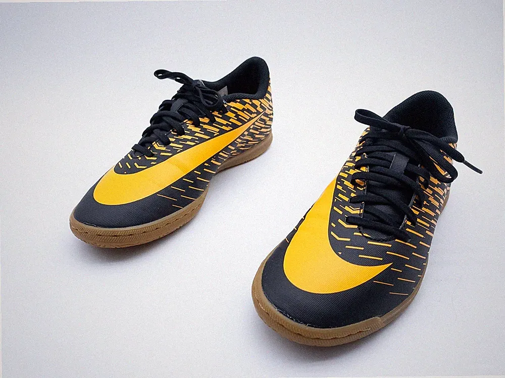 Nike Bravatax Herren Fußballschuh Hallenschuh Sneaker Gr 41 EU Art 41739-100
